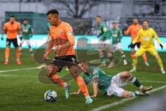 3. Liga; VfB Lübeck - FC Ingolstadt 04; Zweikampf Kampf um den Ball Marcel Costly (22, FCI) Sternberg Janek ( VfB)