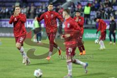 3. Liga; Erzgebirge Aue - FC Ingolstadt 04; vor dem Spiel Spieler bedanken sich bei den Fans Lukas Fröde (34, FCI) Simon Lorenz (32, FCI) Ognjen Drakulic (30, FCI)