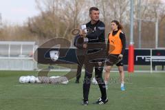 3.Liga - Saison 2022/2023 - FC Ingolstadt 04 -  - Cheftrainer Michael Köllner (FCI) beim ersten Training - Cheftrainer Michael Köllner (FCI) gibt Anweisungen -  - Foto: Meyer Jürgen