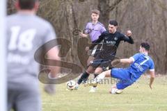 Freundschaftsspiel - Saison 2025/26 - SV Menning - SV Manching - Leon Peric (Nr.20 - SV Manching) - Eric Jung TW Menning - Maximilian Lex blau Menning  - Foto: Meyer Jürgen