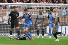 2.BL; FC St. Pauli - FC Ingolstadt 04, Merlin Röhl (34, FCI) Zweikampf