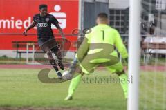 Relegation 2 - U17 - SSV Jahn Regensburg - FC Ingolstadt 04 - Michael Udebuluzor (25 FCI) Angriff Torwart Milan Herczig (1 SSV)