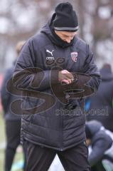 2. Frauen-Bundesliga - Saison 2021/2022 - FC Ingolstadt 04 - FC Bayern München II - Thorsten Splieth Co-Trainer (FCI) sieht auf die Uhr - Foto: Meyer Jürgen