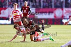 3. Liga; SSV Jahn Regensburg - FC Ingolstadt 04; Zweikampf Kampf um den Ball Marcel Costly (22, FCI) Viet Christian (10 Jahn)