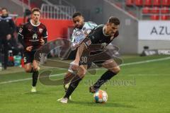 2.BL; FC Ingolstadt 04 - Hannover 96; Stefan Kutschke (30, FCI) Linton Maina (11 Han) Zweikampf Kampf um den Ball Jan Hendrik Marx (26, FCI)