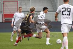 3. Liga; SV Wehen Wiesbaden - FC Ingolstadt 04; David Udogu (47, FCI) Hollerbach Benedict (21 SVW) Zweikampf Kampf um den Ball