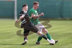 Kreisliga - Saison 2023/24 - Türkisch SV Ing - FC Gerolfing -  - Nikita Müller schwarz Türkisch - Matthias Hamm grün Gerolfing - Foto: Meyer Jürgen