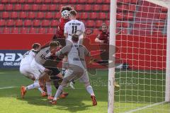 3. Liga - FC Ingolstadt 04 - Waldhof Mannheim - Ecke, Kopfball, Francisco Da Silva Caiuby (13, FCI) Martinovic Dominik (11 Mannheim) Torwart Königsmann Timo (1 Mannheim) fängt den Ball