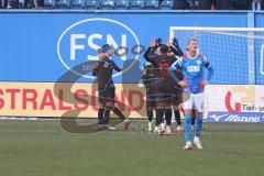 3. Liga - Saison 2025/26 - Hansa Rostock - FC Ingolstadt 04  - Die Spieler klatschen sich ab nach dem Auswärtssieg - jubel - Foto: Meyer Jürgen