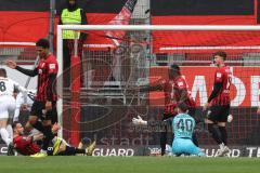 3. Liga; FC Ingolstadt 04 - 
VfB Oldenburg; Torwart Markus Ponath (40, FCI) kommt nicht hin Tor 0:2 Oldenburg Donald Nduka (42, FCI) Calvin Brackelmann (17, FCI) Justin Butler (31, FCI) Patrick Schmidt (9, FCI) enttäuscht Thomas Rausch (45, FCI) Tobias S