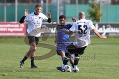 2023_10_28 - Kreisklasse - Saison 2023/24 - FC GW Ingolstadt - FC Arnsberg - Mohamed Mandar blau Arnsberg - Deniz Aydin weiss GW Ing - Foto: Meyer Jürgen