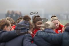 Frauen - Bayernliga - U17 - B-Junioren -  FC Ingolstadt 04 II - FC Forstern - Die Mannschaft bildet einen Kreis vor dem Spiel -  Foto: Meyer Jürgen