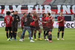 Relegation 1 - FC Ingolstadt 04 - VfL Osnabrück - Spiel ist aus, 3:0 Sieg, die Schanzer feiern mit den 250 Fans im Stadion