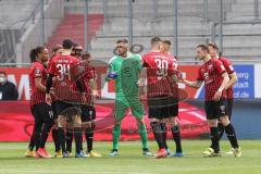 3. Liga - FC Bayern 2 - FC Ingolstadt 04 - Torwart Fabijan Buntic (24, FCI) vor dem Spiel Motivation Team