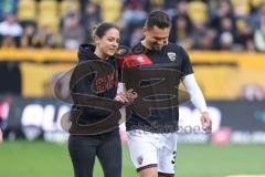 3. Liga; Dynamo Dresden - FC Ingolstadt 04; vor dem Spiel Cheftrainerin Sabrina Wittmann (FCI) mit Pascal Testroet (37, FCI)