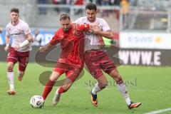 3. Liga - Saison 2025/26 - SV Wehen/Wiesbaden - FC Ingolstadt 04  - Florian Hübner (Nr.19 - Wiesbaden) - Carlsen Frederic Bennedsgaard (Nr.8 - FCI) - Foto: Meyer Jürgen