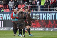 2.BL; FC Ingolstadt 04 - FC ST. Pauli; Niederlage, hängende Köpfe, Spieler bedanken sich bei den Fans, Stadionrunde, Nico Antonitsch (5, FCI) Rico Preißinger (6, FCI) Merlin Röhl (34, FCI) Visar Musliu (16, FCI)