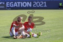 Relegation 2 - VfL Osnabrück - FC Ingolstadt 04 - Spiel ist aus, FCI steigt auf in die 2. Liga, Jubel Party, Nico Antonitsch (5, FCI) und Tobias Schröck (21, FCI) auf dem Spielfeld Selfie