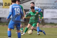 Kreisliga - Saison 2025/26- SV Hundszell - VFB Eichstätt II - Maximilian Eberlein grün Eichstätt - Manuel Wittmann blau Hundszell - Foto: Meyer Jürgen