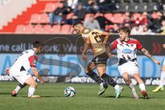 3. Liga; FC Ingolstadt 04 - FC Viktoria Köln; Zweikampf Kampf um den Ball Marcel Costly (22, FCI) Marseiler Luca (30 Köln) Handle Simon (7 Köln)