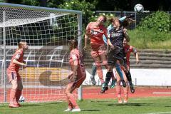 2. Frauen-Bundesliga - Saison 2021/2022 - FC Ingolstadt 04 - TSG 1899 Hoffenheim - Reischmann Stefanie (#21 FCI) beim Kopfball - Dick Laura Torwart Hoffenheim -  - Foto: Meyer Jürgen