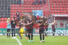 2.BL; FC Ingolstadt 04 - 1. FC Nürnberg - Spiel ist aus 0:0 unentschieden Remis, Spieler bedanken sich bei den Zuschauern Fans Publikum Stefan Kutschke (30, FCI) Nico Antonitsch (5, FCI)