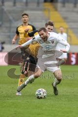 3. Liga - Dynamo Dresden - FC Ingolstadt 04 - Angriff Rico Preisinger (6, FCI) Kade Julius (20 Dresden) foult