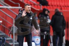 3. Liga; FC Ingolstadt 04 - Preußen Münster; an der Seitenlinie, Spielerbank Cheftrainer Michael Köllner (FCI)