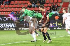 3. Liga; FC Ingolstadt 04 - SV Waldhof Mannheim; Torwart Hanin Omer (12 SVWM) Einsatz vor Lukas Fröde (34, FCI)