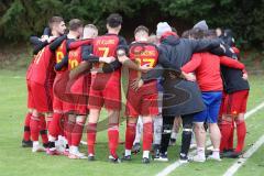 2023_11_5 - SV Kasing - TV Münchsmünster - Kreisliga - Saison 2023/24 -  Fabian Reichenberger Trainer Kasing -  Die Mannschaft bildet einen Kreis vor dem Spiel - Foto: Meyer Jürgen