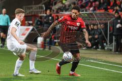 3. Liga; FC Ingolstadt 04 - Erzgebirge Aue; Zweikampf Kampf um den Ball Justin Butler (31, FCI) Taffertshofer Ulrich (3 Aue)