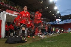 3.Liga - Saison 2022/2023 - FC Ingolstadt 04 -  Dynamo Dresden - Felix Keidel (Nr.43 - FCI) - Nduka Donald (Nr.42 - FCI) auf dem Weg zum warm machen - Foto: Meyer Jürgen