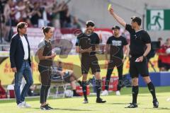 Toto-Pokal Finale; Würzburger Kickers - FC Ingolstadt 04; gelbe Karte für Cheftrainerin Sabrina Wittmann (FCI) hinter ihr Sportdirektor Ivica Grlic  (FCI)