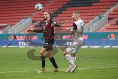 2.BL; FC Ingolstadt 04 - SG Dynamo Dresden; Zweikampf Kampf um den Ball Patrick Schmidt (32, FCI) Ehlers Kevin (39 Dresden)