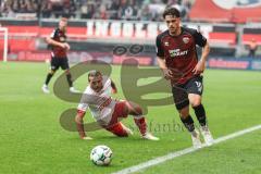 3. Liga; FC Ingolstadt 04 - Rot-Weiss Essen; Dennis Kayigin (10, FCI) Zweikampf Kampf um den Ball Rios Alonso José Enrique (23 RWE)
