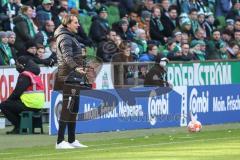 2.BL; SV Werder Bremen - FC Ingolstadt 04; Cheftrainer Rüdiger Rehm (FCI) an der Seitenlinie, Spielerbank