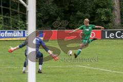 BZL - Oberbayern Nord - SV Manching - VFB Eichstätt II - Rainer Meisinger (#19 Manching) grün - Max Dörfler Torwart Eichstätt - Foto: Jürgen Meyer