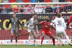 2.BL; Fortuna Düsseldorf - FC Ingolstadt 04; links Torwart Dejan Stojanovic (39 FCI) Merlin Röhl (34, FCI) Narey Khaled (20 DUS) Stefan Kutschke (30, FCI)