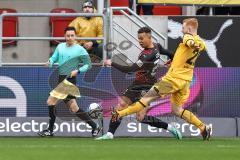 3. Liga; FC Ingolstadt 04 - SG Dynamo Dresden; Marcel Costly (22, FCI) Will Paul (28 DD) Zweikampf Kampf um den Ball