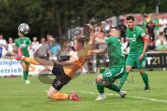 Toto-Pokal; SV Manching - FC Ingolstadt 04; Jannik Mause (7, FCI) Zweikampf Kampf um den Ball Ralf Schröder (SVM)