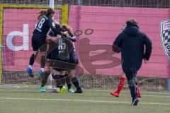 2. Frauen-Bundesliga - Saison 2021/2022 - FC Ingolstadt 04 - Eintracht Frankfurt II - Der 0:1 Führungstreffer durch Platner Paulina - jubel - Der Trainer Francesco Continolo läuft auf das Spielfeld - Foto: Meyer Jürgen