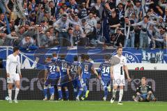 2.BL; Karlsruher SC - FC Ingolstadt 04; Torwart Robert Jendrusch (1, FCI) unter Beschuß, am Boden Tor 2:2 Ausgleich, hängende Köpfe Nils Roeseler (13, FCI) Merlin Röhl (34, FCI) Jubel beim KSC