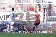 3. Liga; FC Ingolstadt 04 - Viktoria Köln; Torwart Marius Funk (1, FCI) rettet den Ball von Becker André (9 Köln) Calvin Brackelmann (17, FCI)