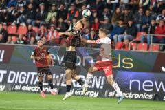 3. Liga; FC Ingolstadt 04 - SSV Jahn Regensburg; Zweikampf Kampf um den Ball Julian Kügel (31, FCI) Kopfball Bittroff Alexander (13 SSV)