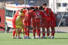 A-Junioren Bundesliga  - Saison 2023/24 - A-Junioren - FC Ingolstadt 04 - 1.FC Heidenheim -  Die Mannschaft bildet einen Kreis vor dem Spiel -  - XXXXX - Foto: Meyer Jürgen