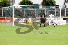 Testspiel -SV Manching - TSV Abensberg - Der 1:2 Anschlusstreffer - Torwart Gabelmann  Marco (Nr.1 - SV Manching) - Gabriel Henry (Nr.19 - SV Manching) - jubel - Foto: Jürgen Meyer