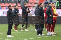 3. Liga; FC Ingolstadt 04 - Alemannia Aachen; Spiel ist aus, Niederlage, hängende Köpfe 1:2; Spieler bedanken sich bei den Fans Cheftrainerin Sabrina Wittmann (FCI)