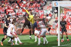 3. Liga; Rot-Weiss Essen - FC Ingolstadt 04; Torchance verpasst Georgios Antzoulas (6, FCI) Torwart Golz Jakob (1 RWE) Brumme Lucas (14 RWE)