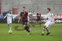 2.BL; FC Ingolstadt 04 - Hannover 96; Stefan Kutschke (30, FCI) Julian Börner (31 Han) Zweikampf Kampf um den Ball