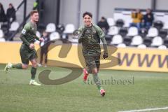 3. Liga; SC Verl - FC Ingolstadt 04; Tor Jubel Treffer 1:4, Deniz Zeitler (38, FCI) frisch eingewechselt Sebastian Grönning (11, FCI)